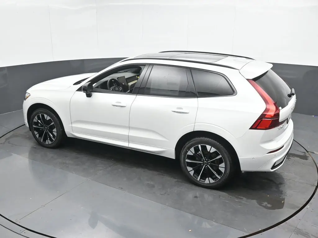 2026 Volvo - image 37