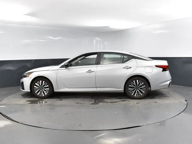 2024 Nissan Altima 2.5 SV photo 3