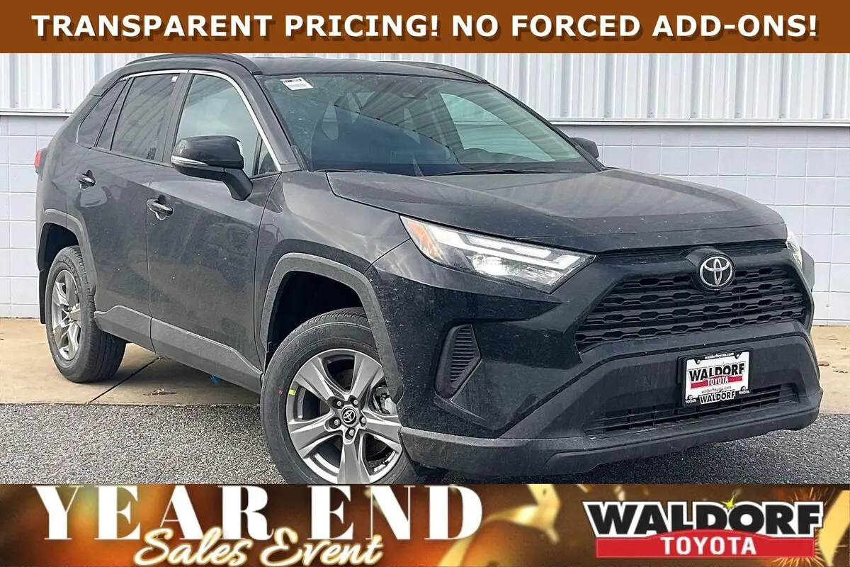 2025 Toyota RAV4 XLE's photo