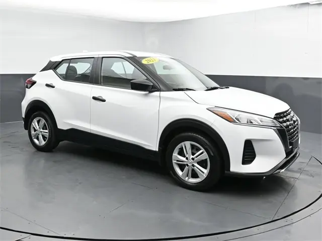 2023 Nissan Kicks S photo 2