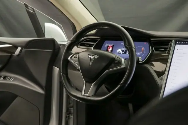 2016 Tesla Model X 90D photo 15