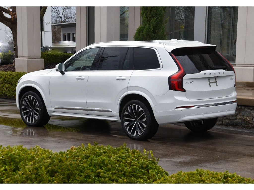 2026 Volvo - image 6