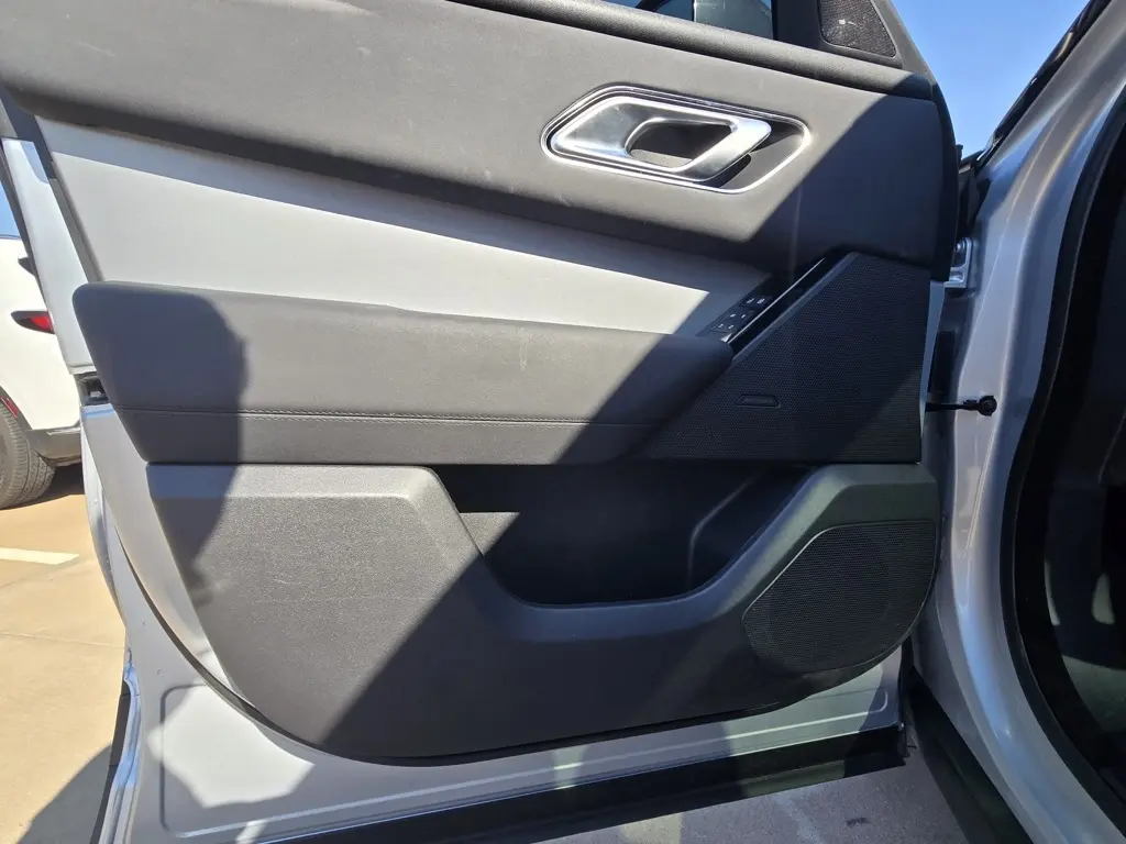 2024 Land Rover Range Rover Velar S photo 8