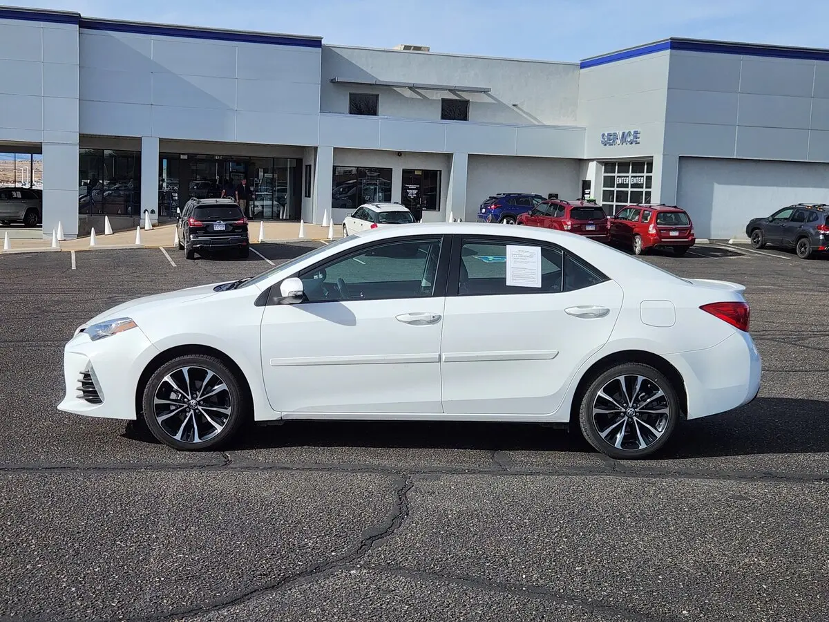 2019 Toyota Corolla SE photo 2