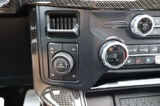2025 Ford F-150 Lariat photo 32