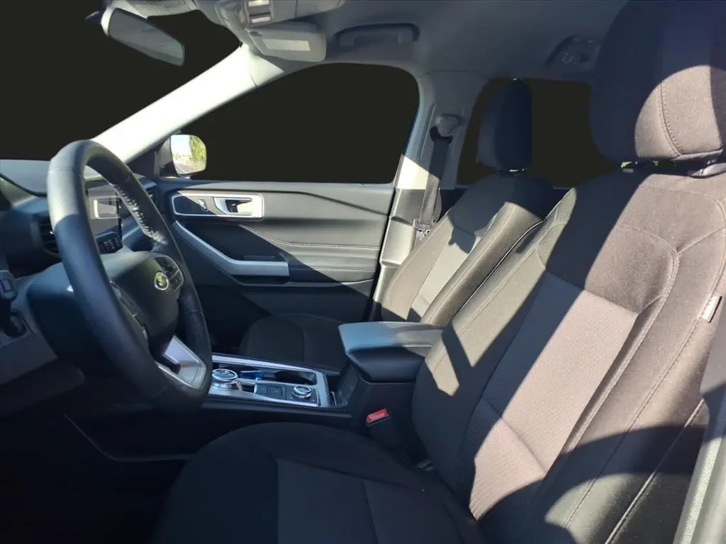 2024 Ford Explorer XLT photo 3