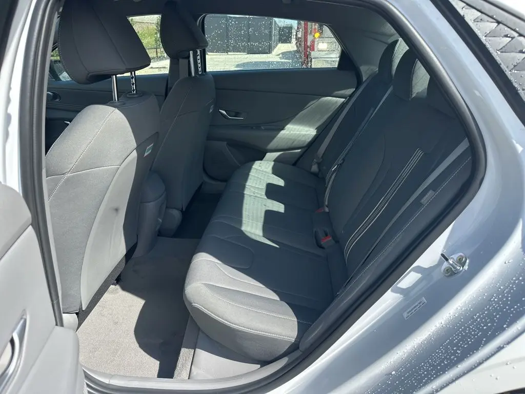 2025 Hyundai Elantra SEL Sport photo 18