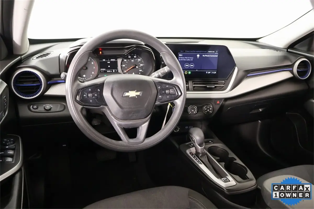 2024 Chevrolet Trax LS photo 2