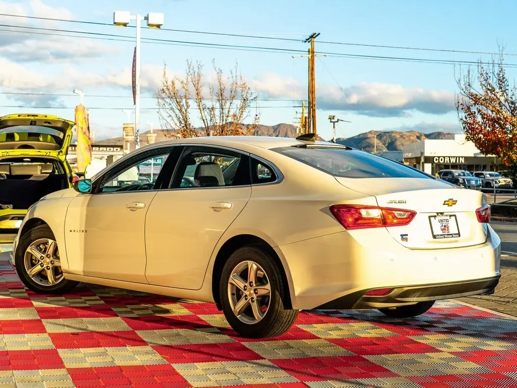 2020 Chevrolet Malibu LS photo 4