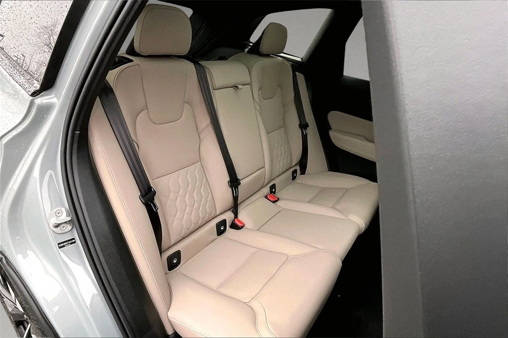 2026 Volvo - image 10