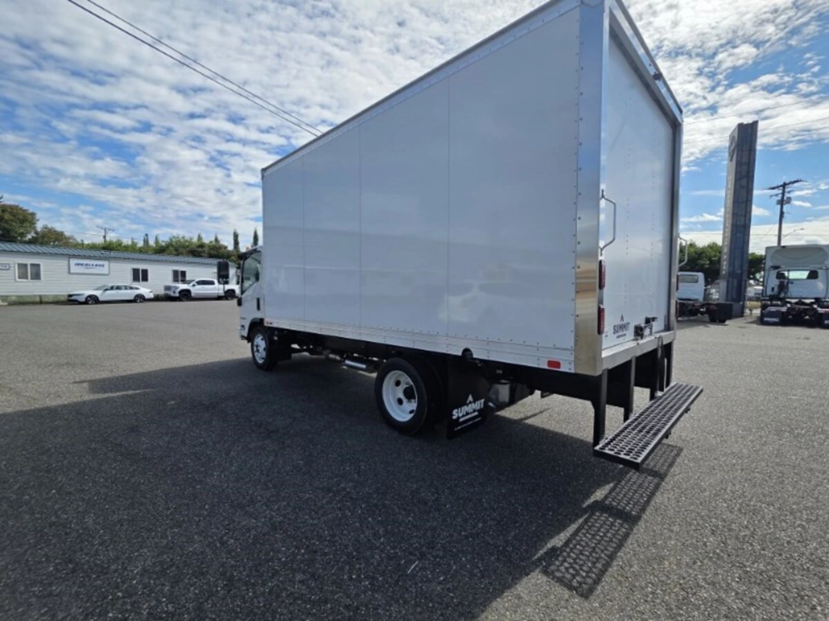 2026 Isuzu NPR — photo 6