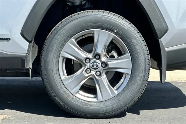 2024 Toyota RAV4 Hybrid LE photo 21