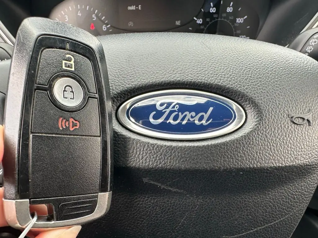 2020 Ford Escape SE photo 30