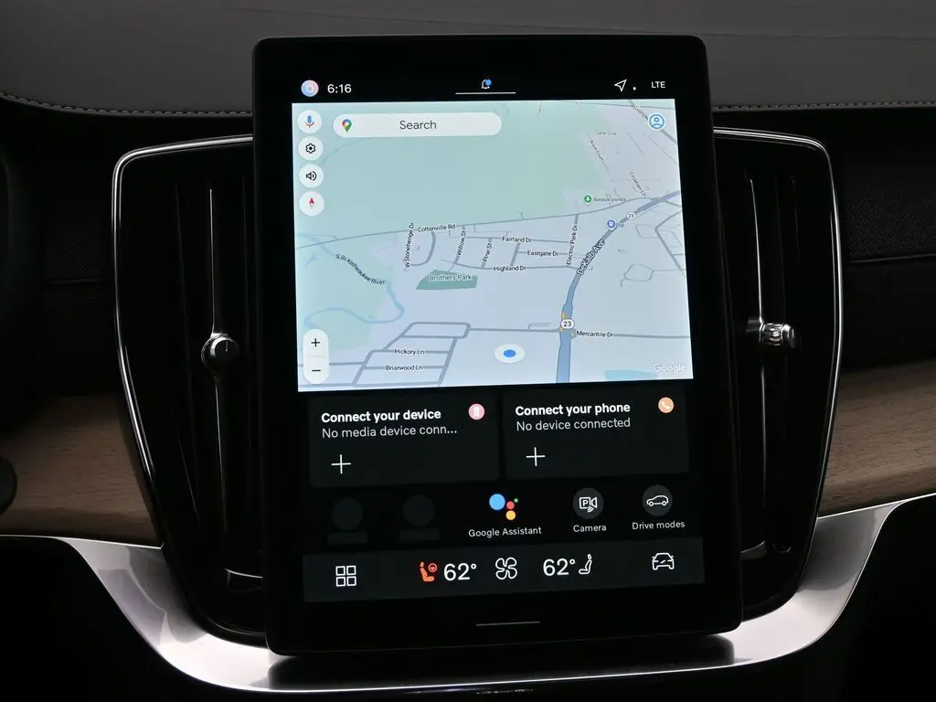 2026 Volvo - image 14