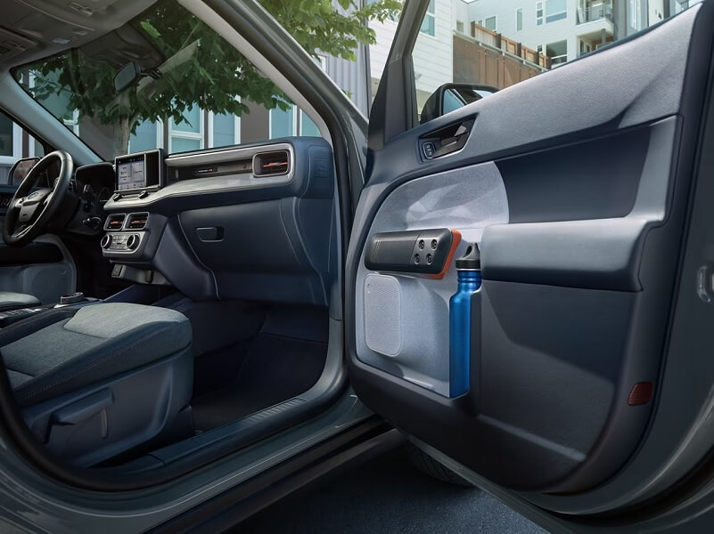 25-Ford-Maverick-INTERIOR-Main