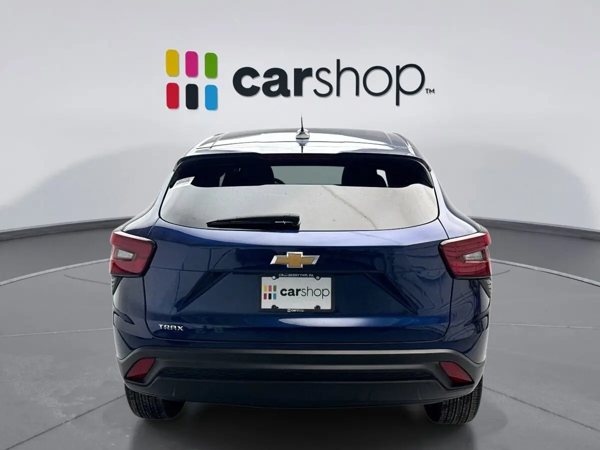 2024 Chevrolet Trax LS photo 4