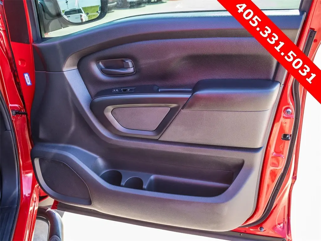 2021 Nissan Titan S photo 10