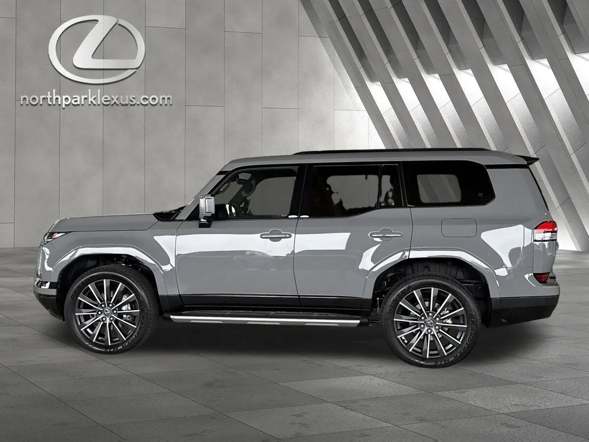 2025 Lexus GX Luxury's photo