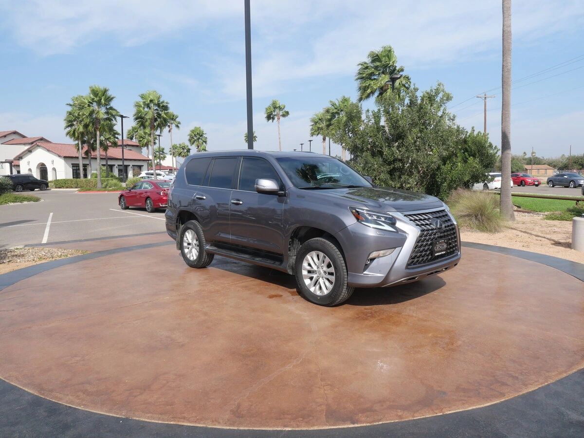 2022 Lexus GX Premium's photo