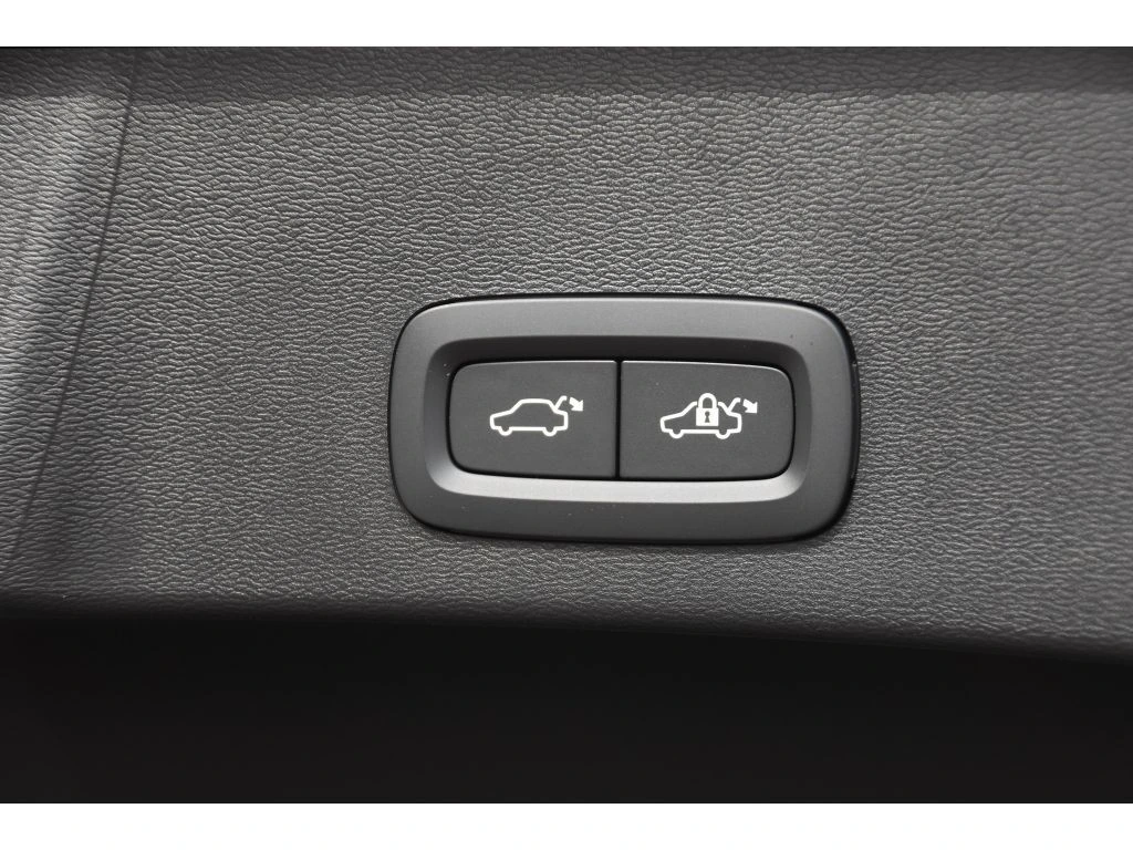 2026 Volvo - image 23