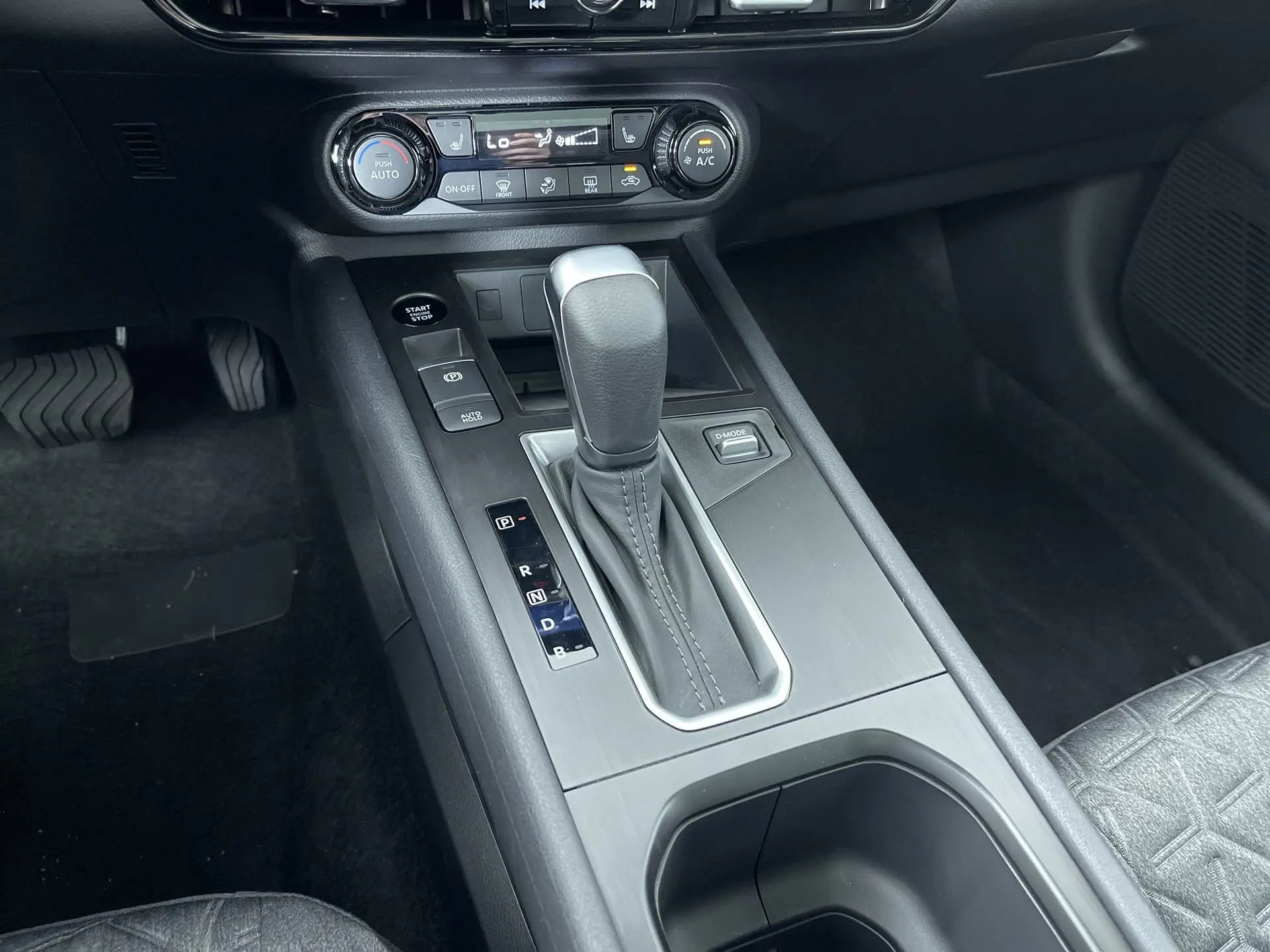 2026 Nissan Kicks SV photo 12