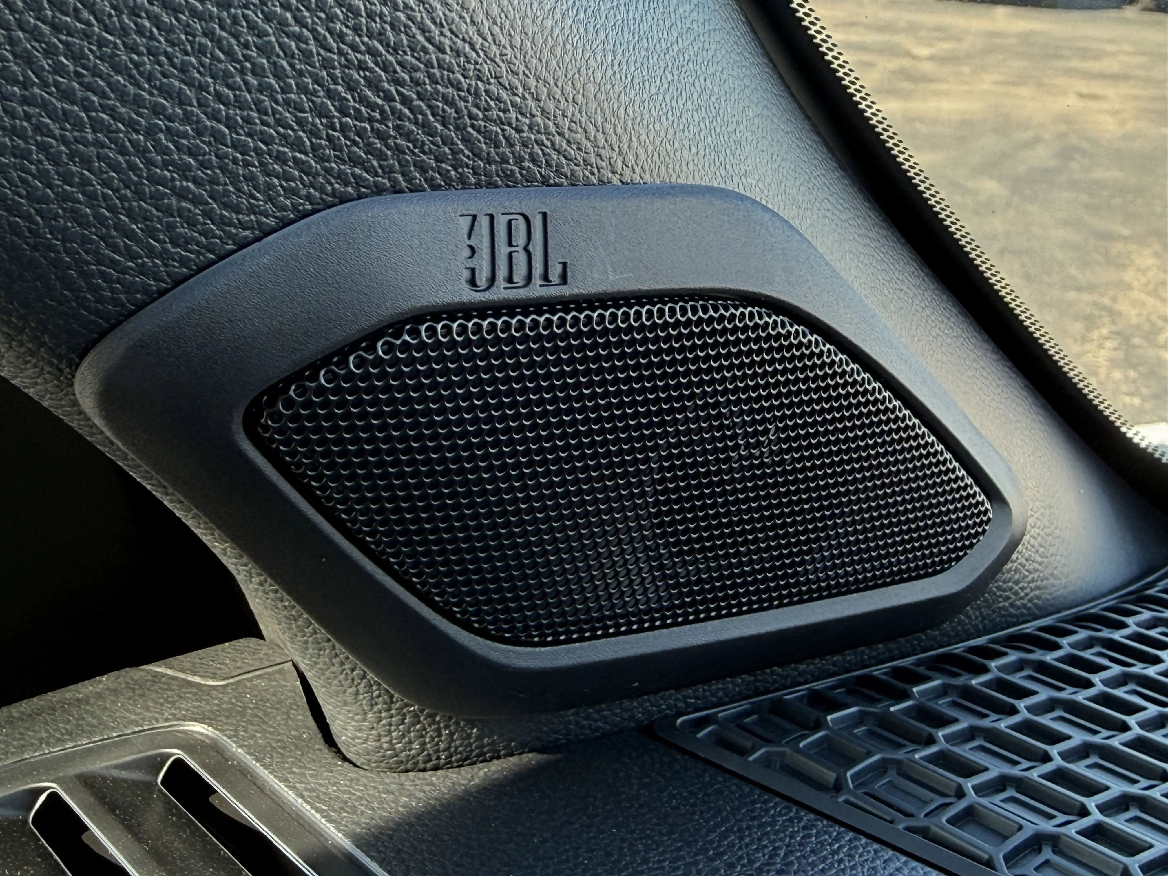 2025 Toyota Tacoma TRD Double Cab photo 28