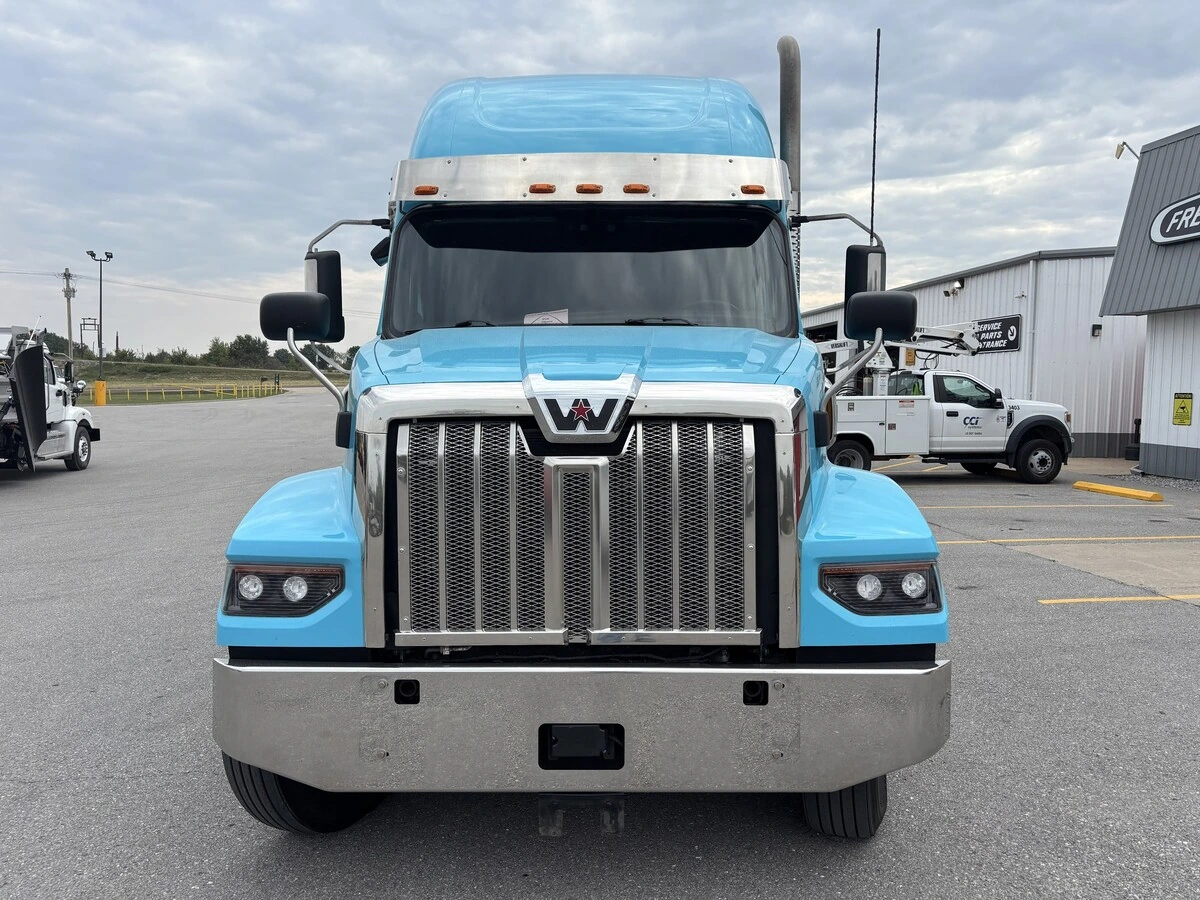 2024 Western Star 49X — photo 2