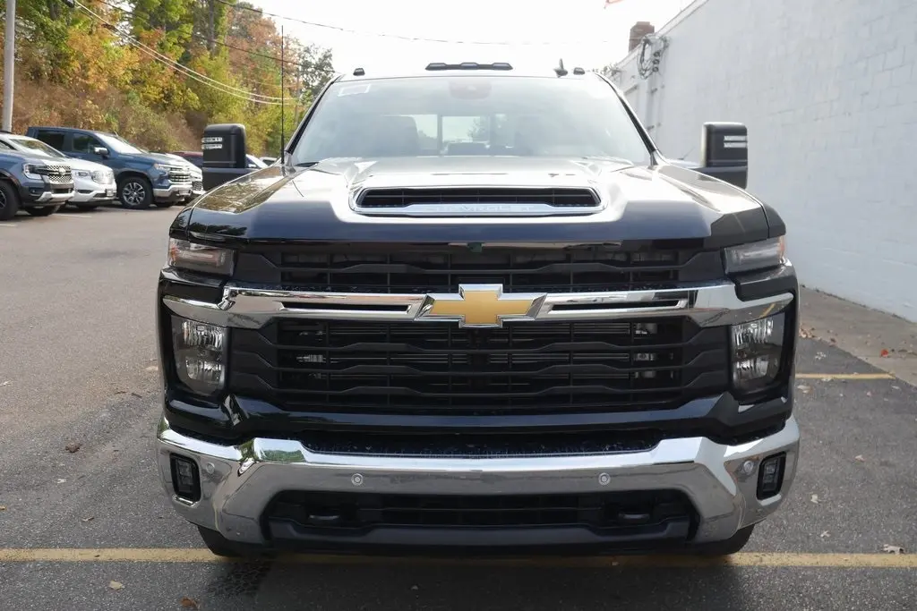 2026 Chevrolet Silverado LT photo 3