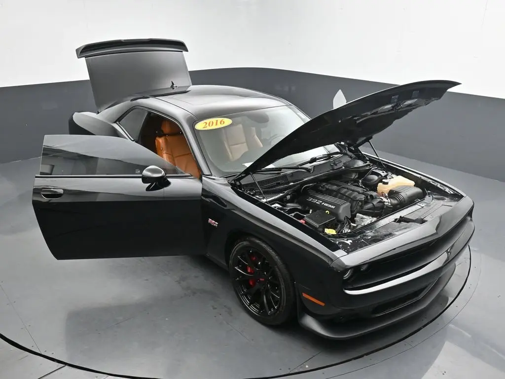 2016 Dodge Challenger SRT8 392 photo 31