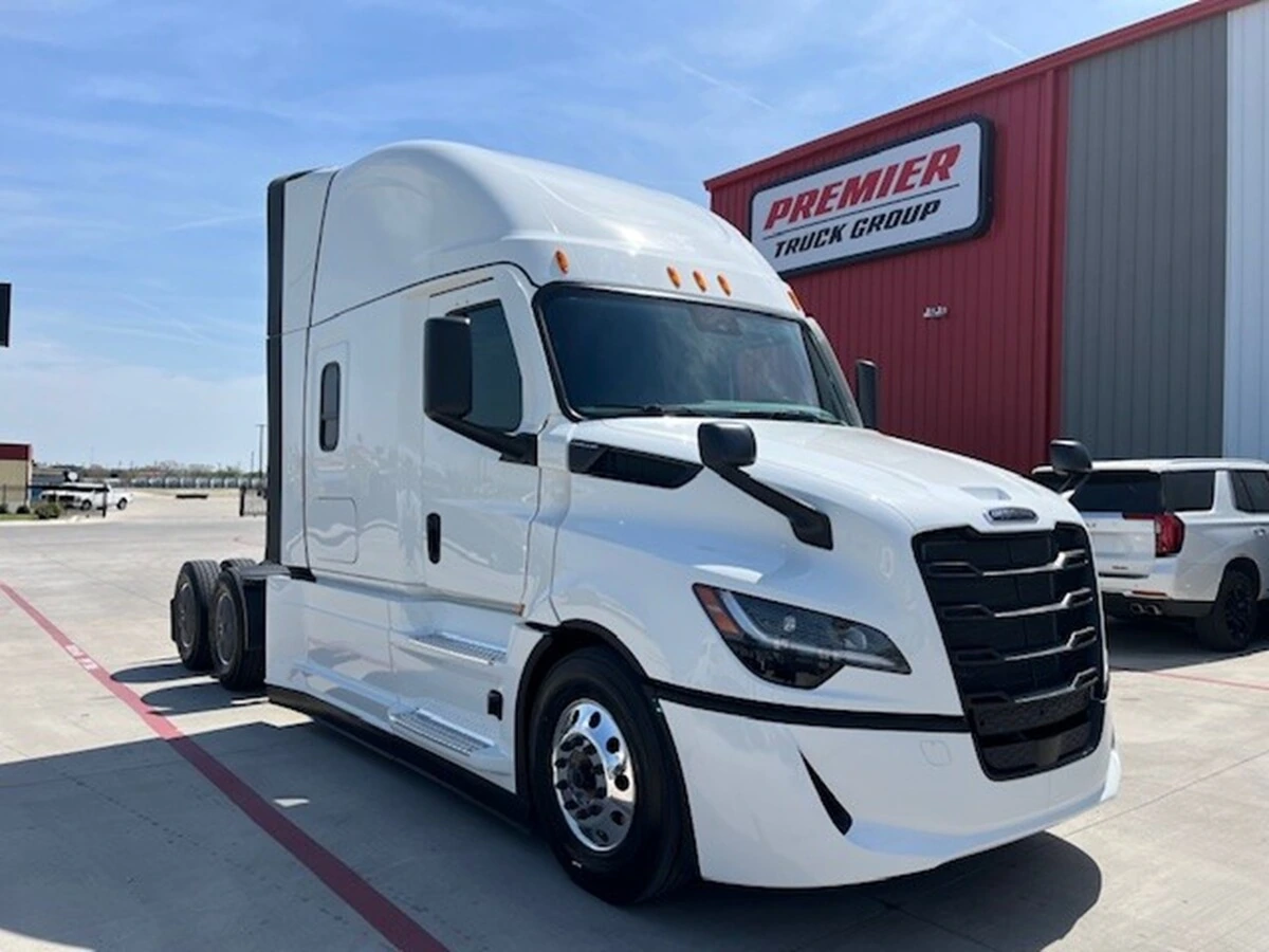 2027 Freightliner - image 3