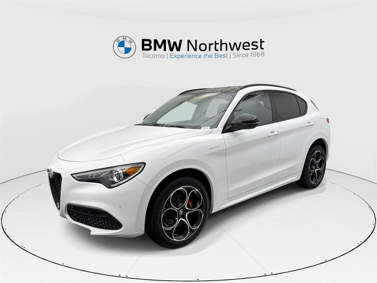 2023 Alfa Romeo Stelvio Veloce AWD's photo