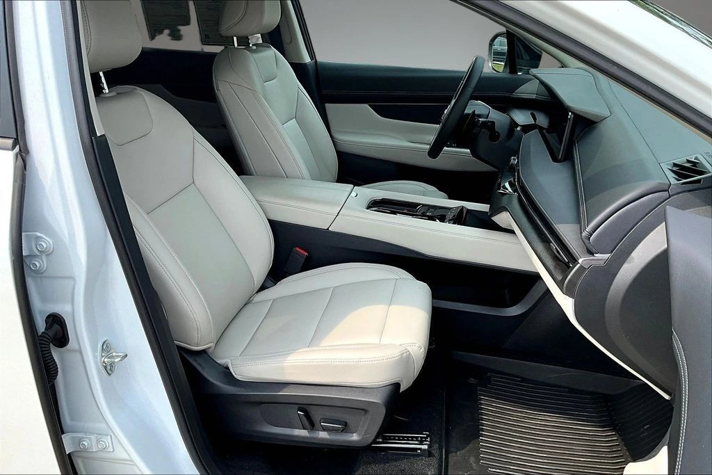 2025 Nissan Murano SV - Photo 16
