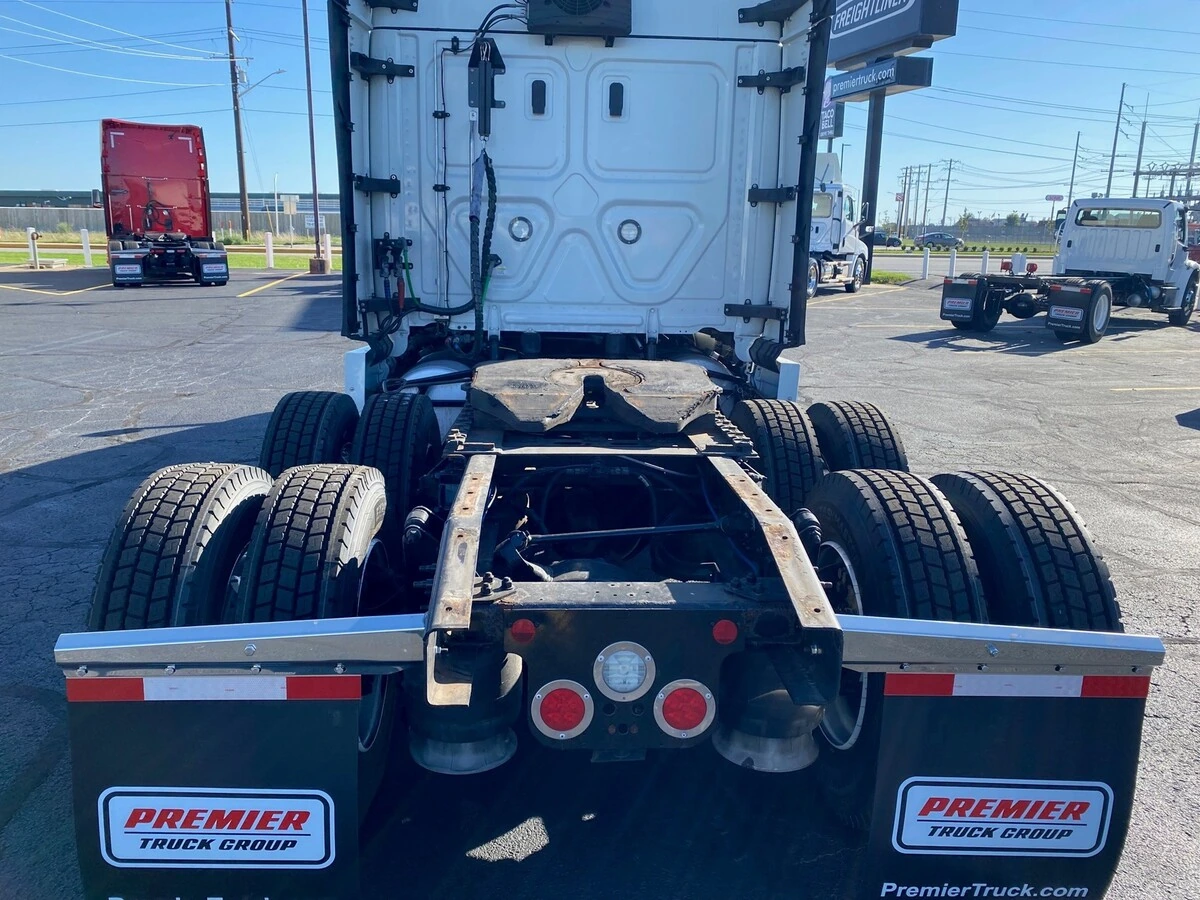 2022 Freightliner Cascadia — photo 4