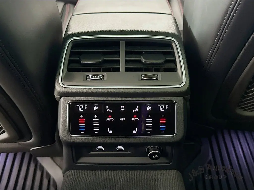 2022 Audi RS 6 Avant Base photo 28