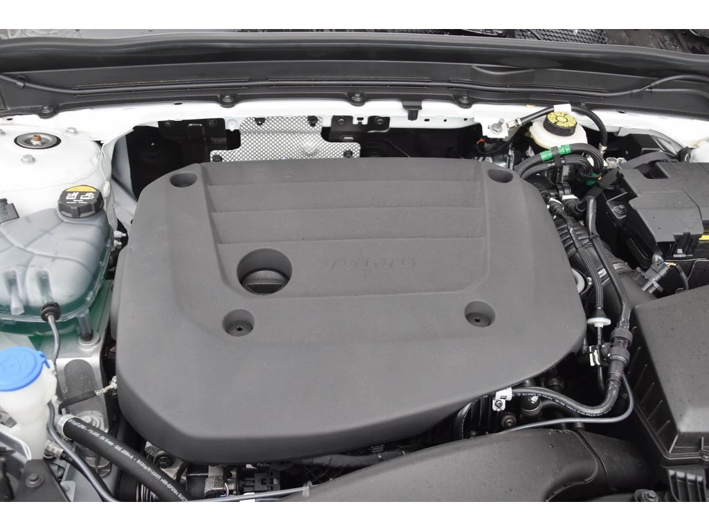 2025 Volvo - image 22