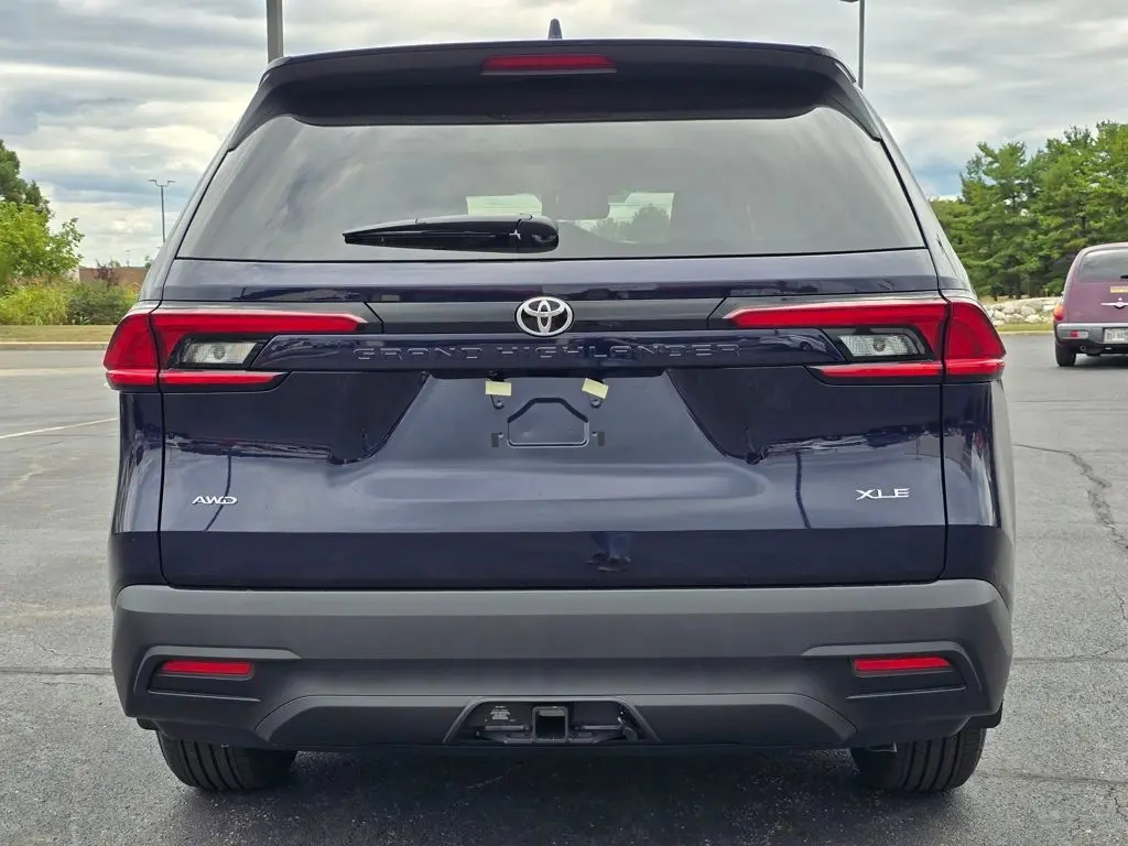 2025 Toyota Grand Highlander XLE photo 13