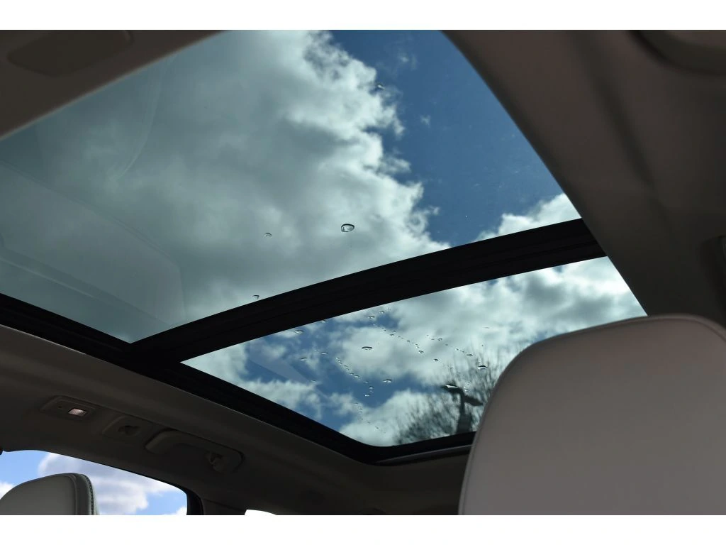 2026 Volvo - image 12