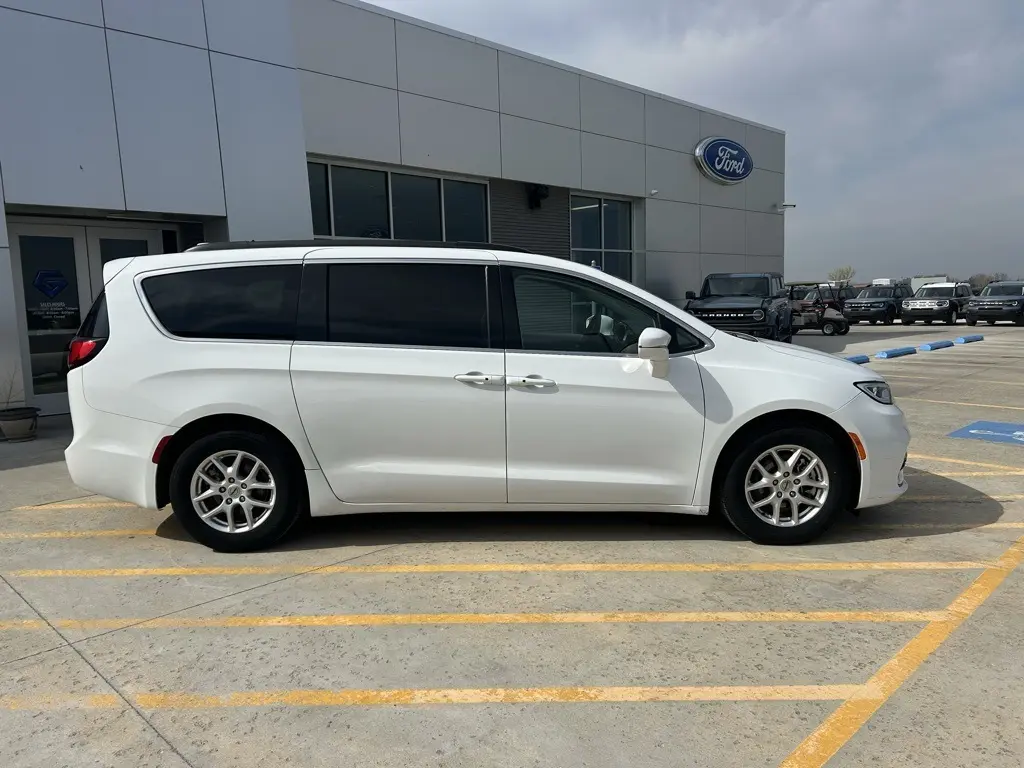 Used 2022 Chrysler Pacifica Touring L with VIN 2C4RC1BG3NR125635 for sale in Clay Center, KS
