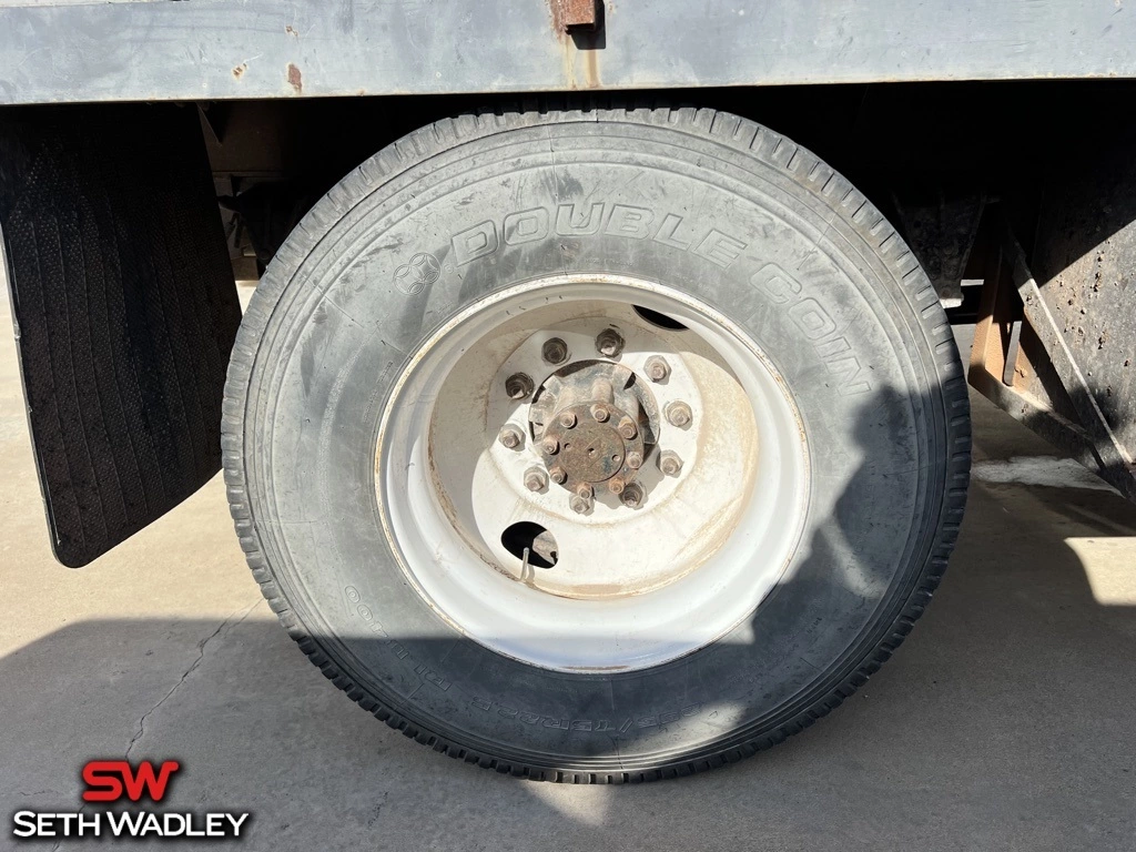 1998 International - image 11