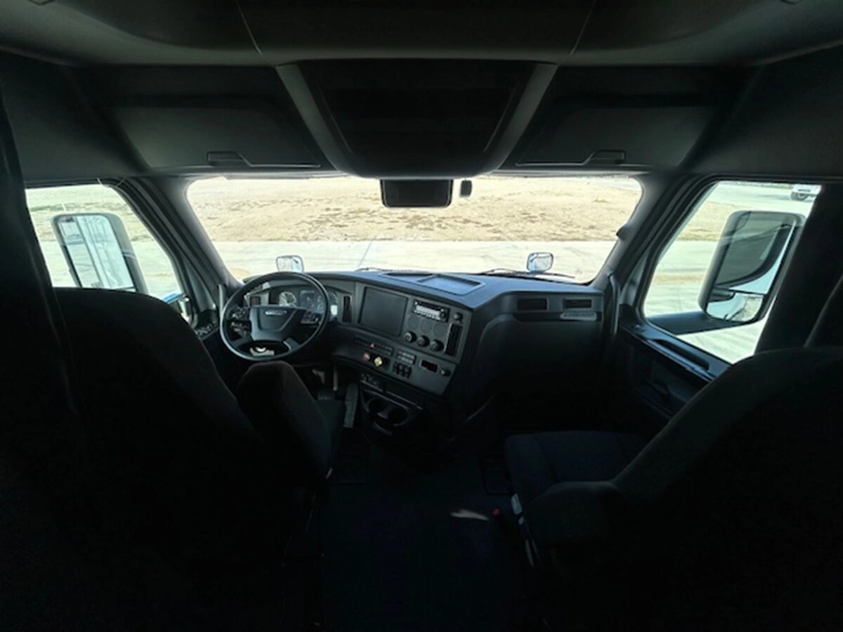 2023 Freightliner Cascadia - image 20