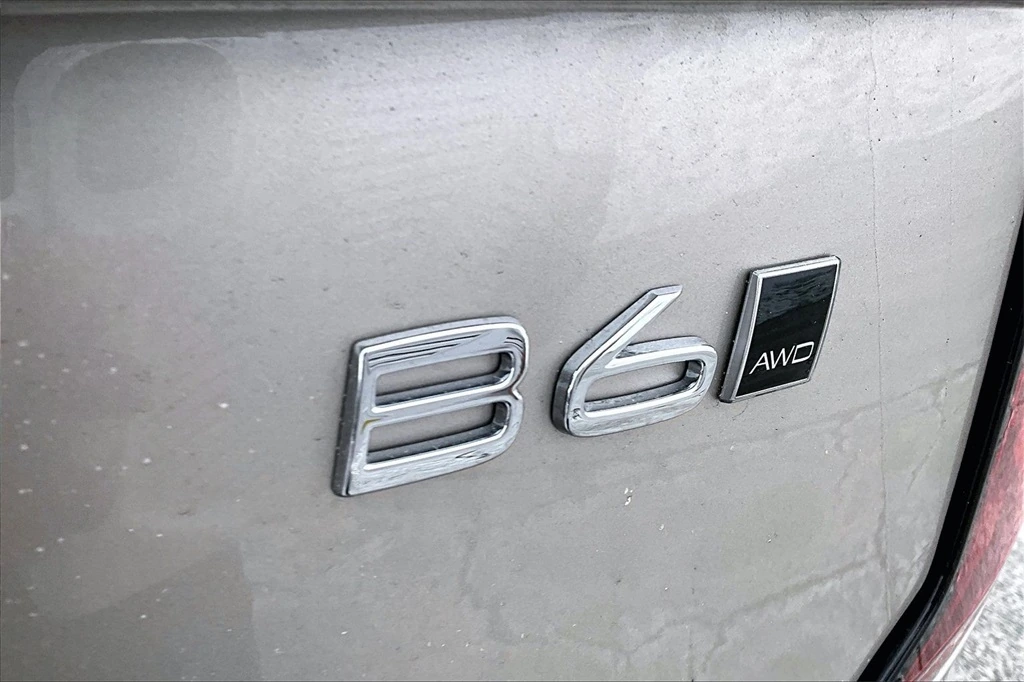 2026 Volvo - image 9