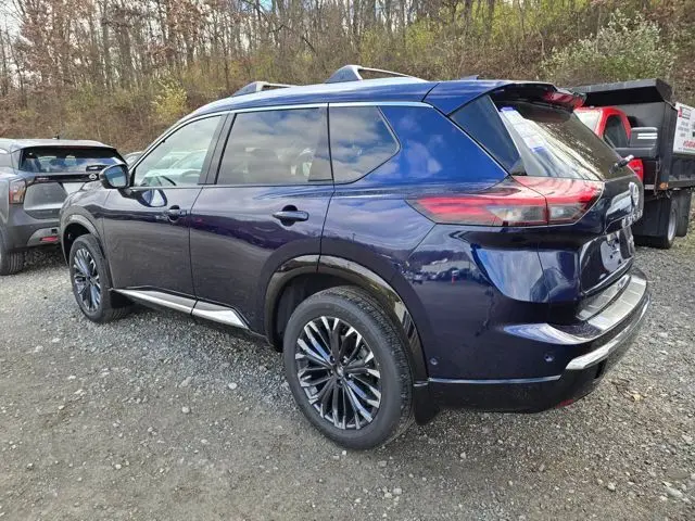 2026 Nissan Rogue Platinum photo 3