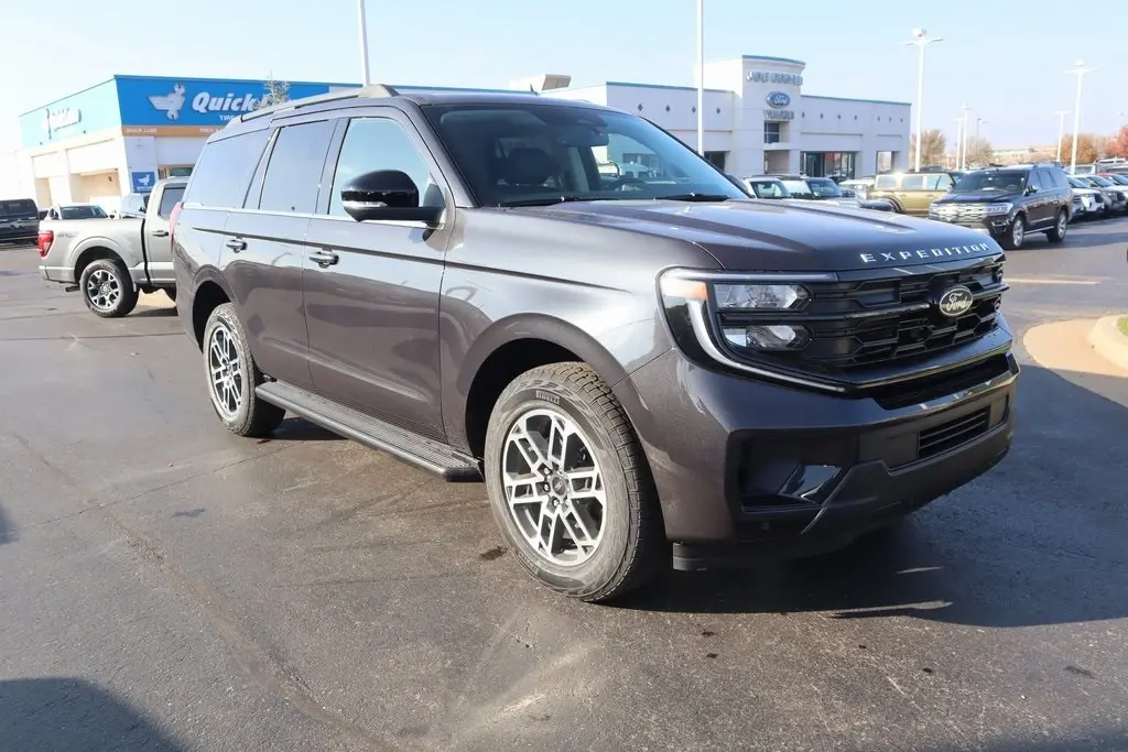 2025 Ford Expedition Active's photo