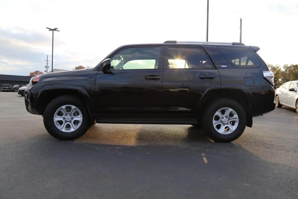 2024 Toyota 4Runner SR5 photo 3