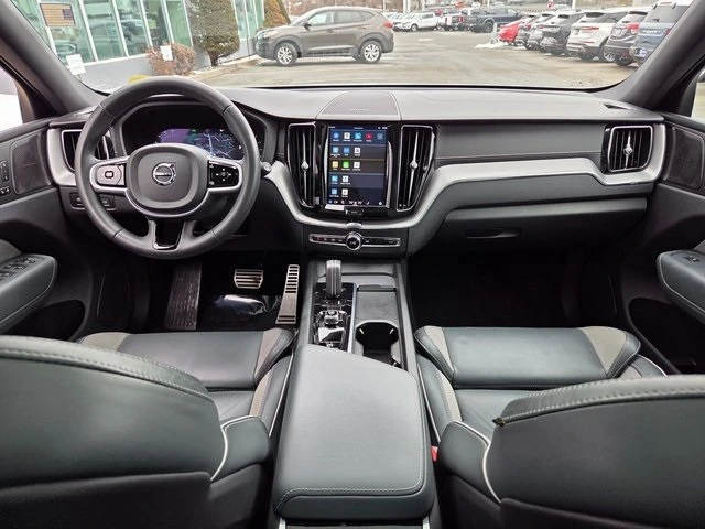 2022 Volvo - image 18