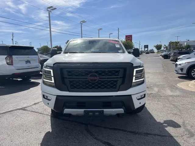 2024 Nissan Titan Crew Cab PRO-4X photo 2