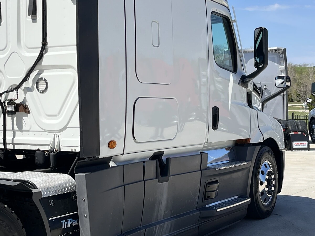2021 Freightliner Cascadia - image 22