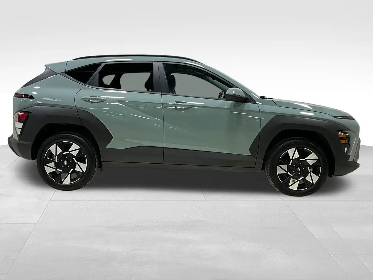 2025 Hyundai Kona SEL photo 2