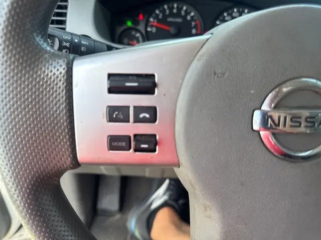 2020 Nissan Frontier SV Crew Cab photo 19