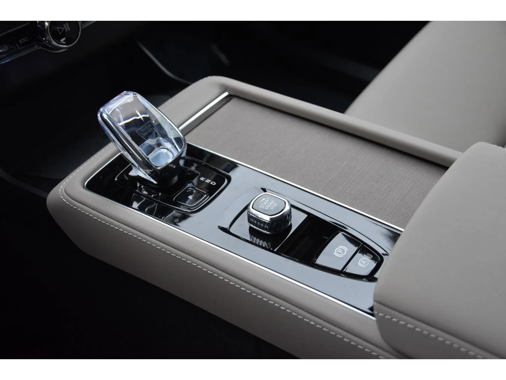 2026 Volvo - image 37